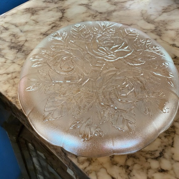 Pasari Glass Crystal Livia Dinner Plate Rose Embossed. 10” mint condition - Picture 3 of 3